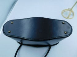 ronay purse bottom a